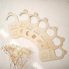 7pcs Kids' Clothing Separator Wooden Kids' Clothing Size Hanger