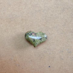 Heart Crystals Shaped Healing Crystal Palm Set Bulk