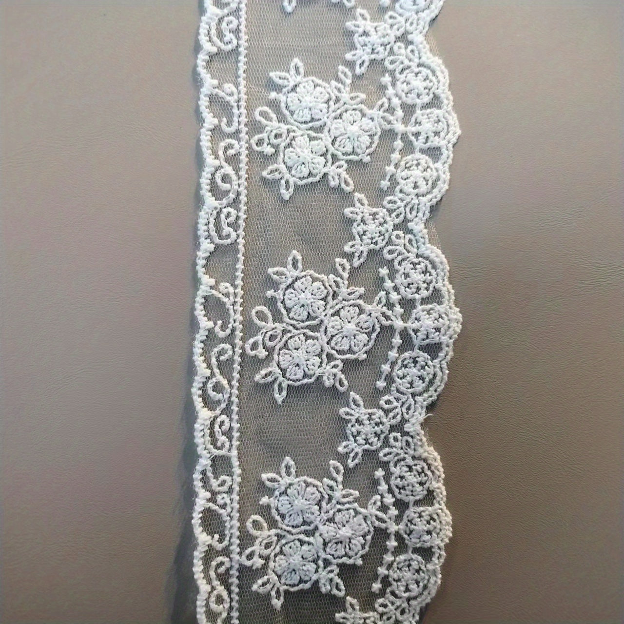 Delicate Crown Lace Trim Ribbon for Crafts Sewing - 2 Yards