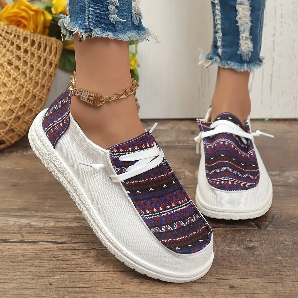 Women's Skate Shoes with Square Pattern, Lace-Up Canvas Sneakers
