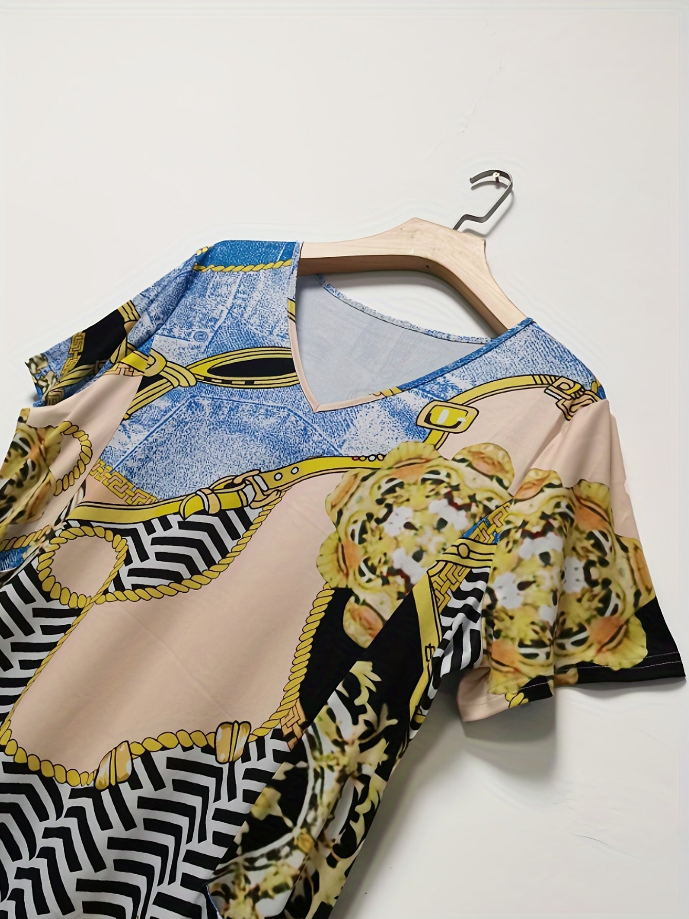 Women's Plus Baroque Print V Neck Dress with Pockets