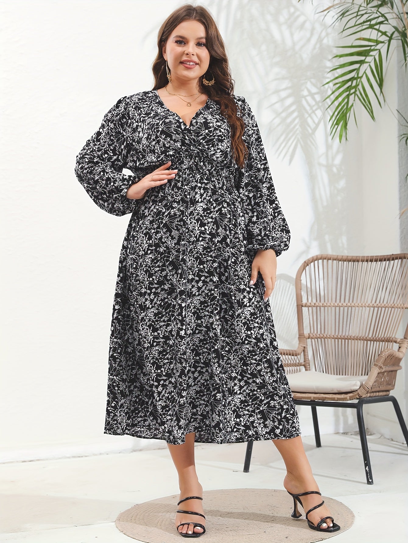 Women's Plus Ditsy Print Long Sleeve V Neck Nipped Waist Dress