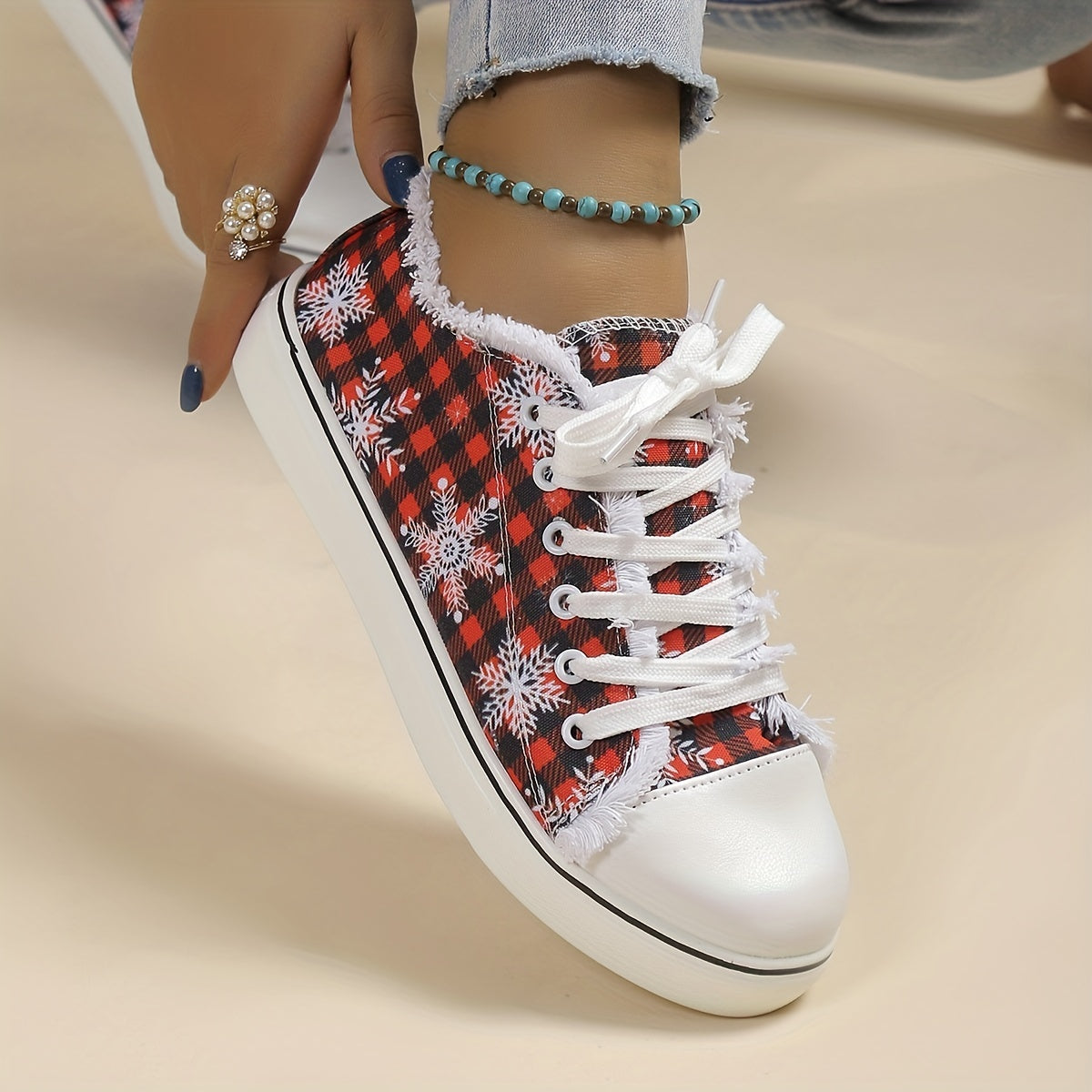 Plaid & Snowflake Pattern Canvas Sneakers Lightweight Non Slip Skate Shoes