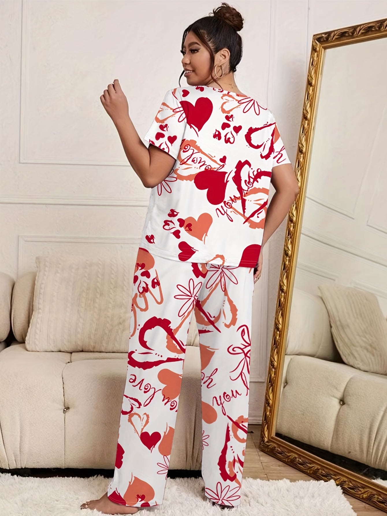  Graffiti Heart Print Pajama Set Short Sleeve Tee & Pants