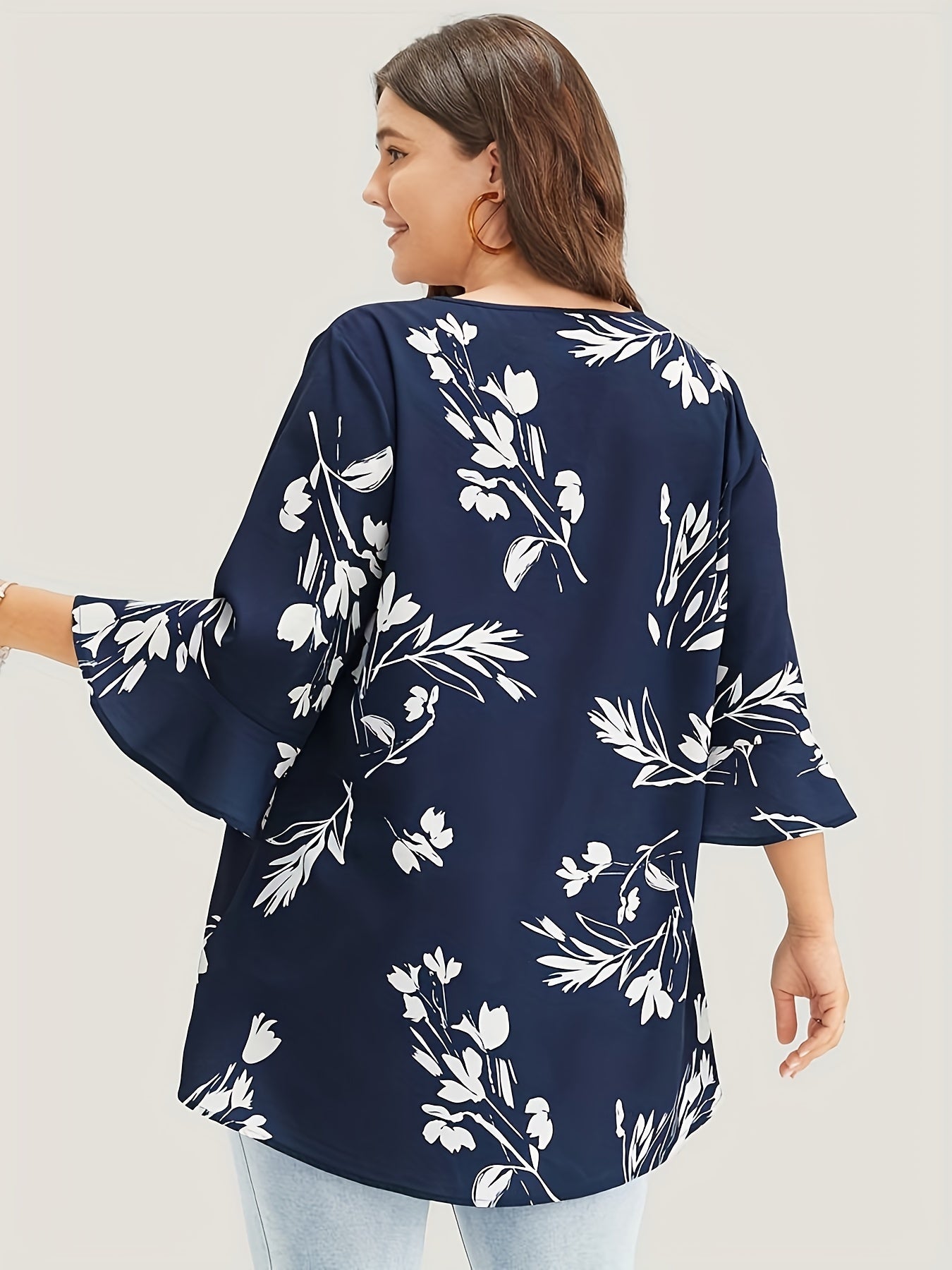  Floral Print Bell Sleeve V Neck Top