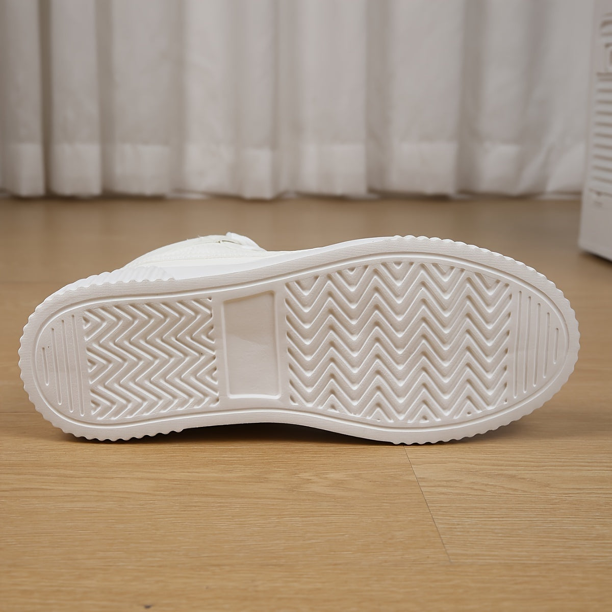 Versatile Solid Medium Tube Flat Sports Sneakers Slip Resistant