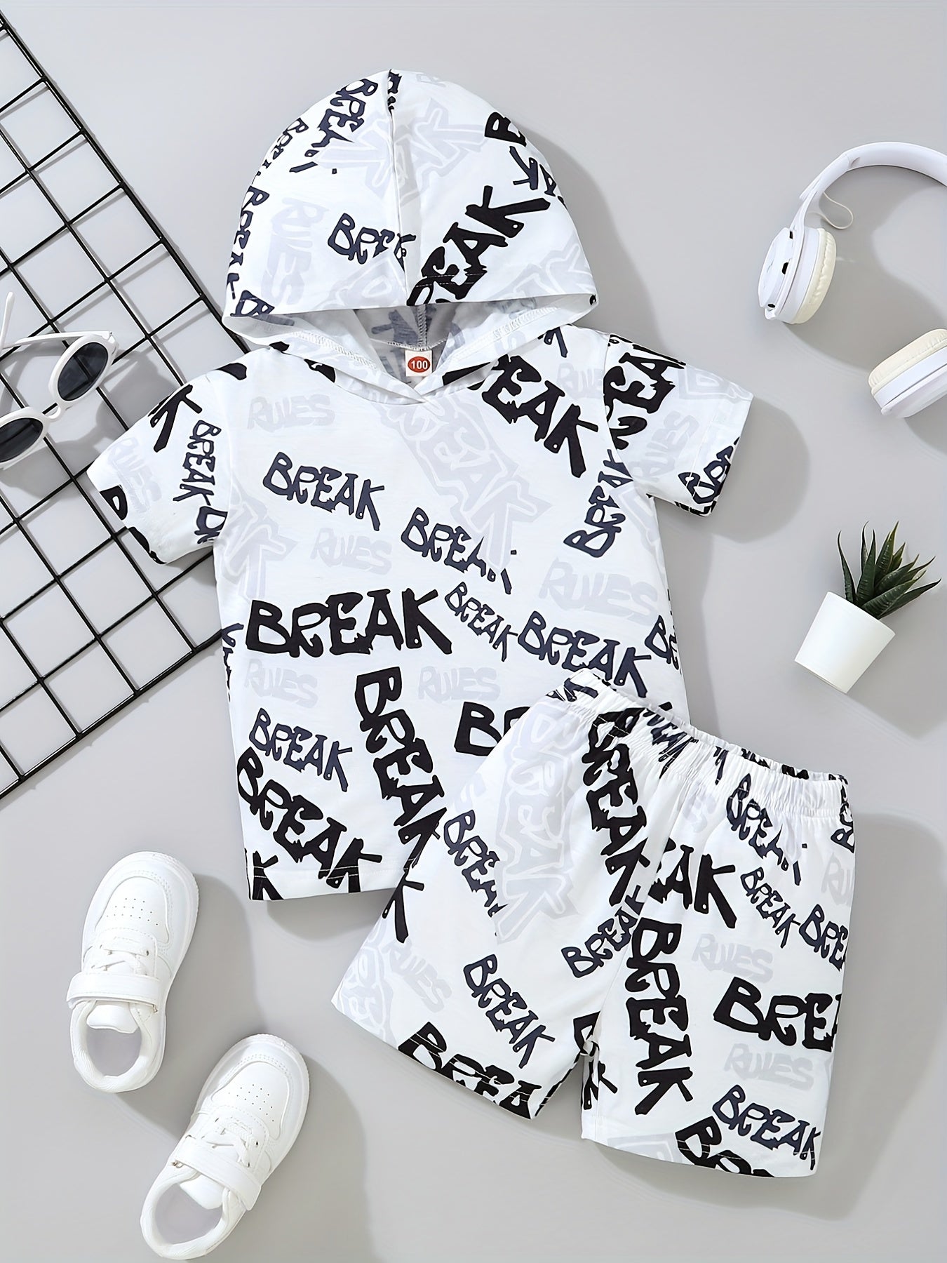 2pcs Little Boy Casual Call Graphic Hooded Short Sleeve Tees & Shorts Set