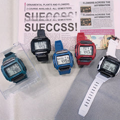 Fashionable Multifunctional Sports Watch With Silicone Band