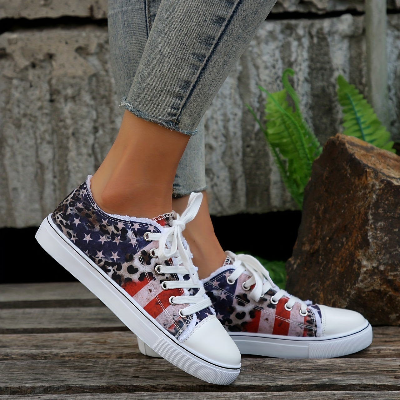 Women's Star Pattern Canvas Shoes Casual Lace Up Lightweight Low Top Shoes