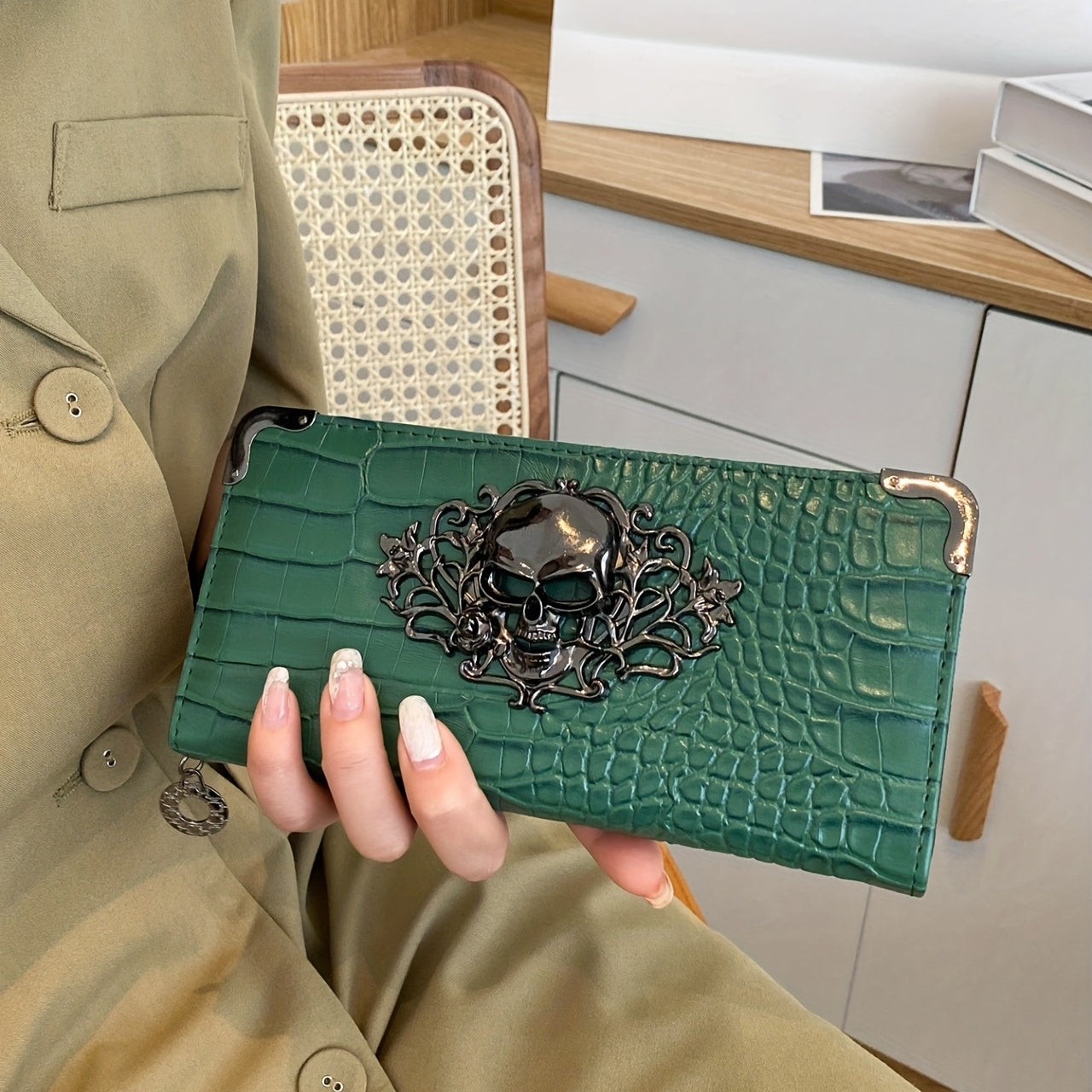 Crocodile Pattern Wallet Faux Leather Credit Card Organizer with Skull Decor