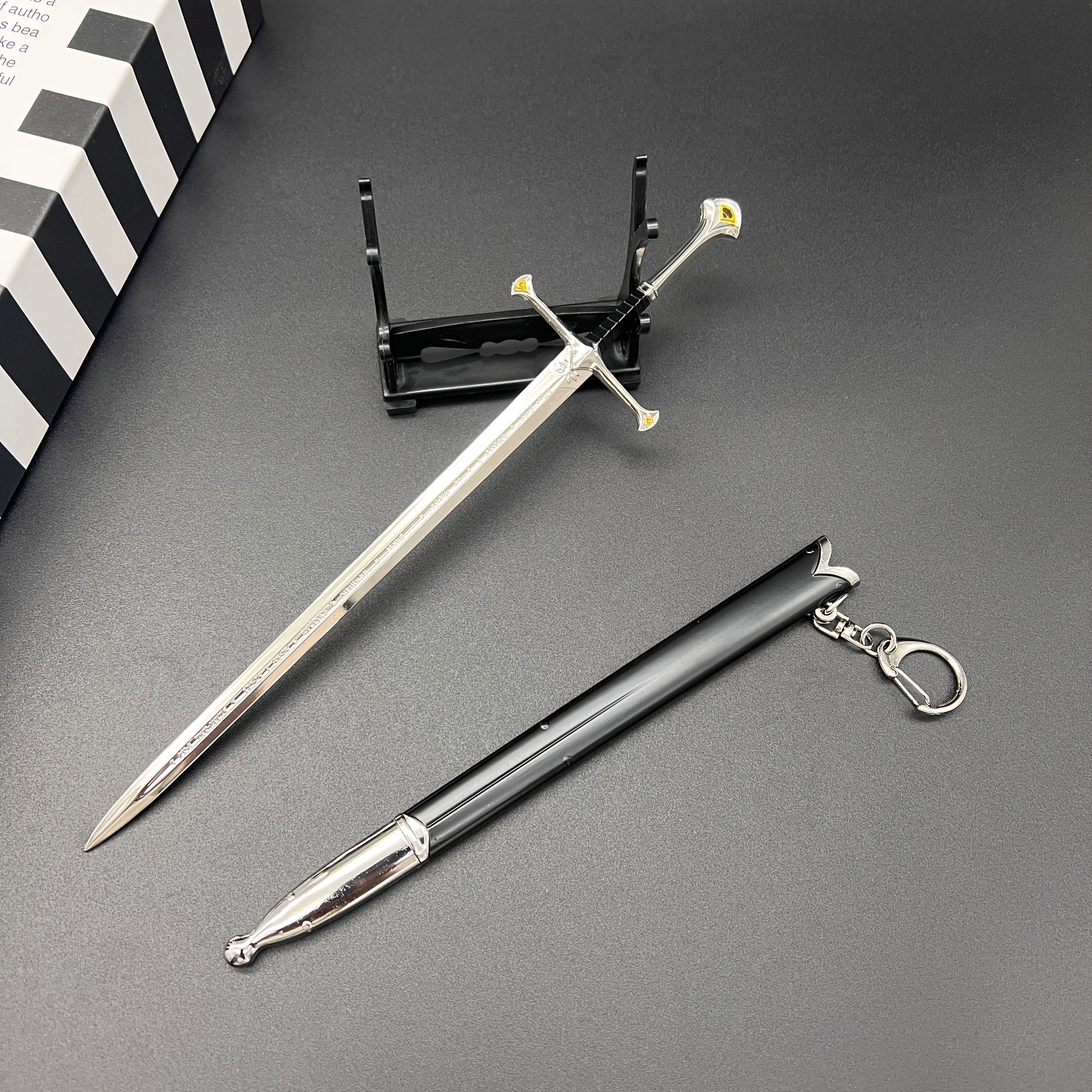 2pcs Mini Weapon Collection for Comic Party, Age 14+