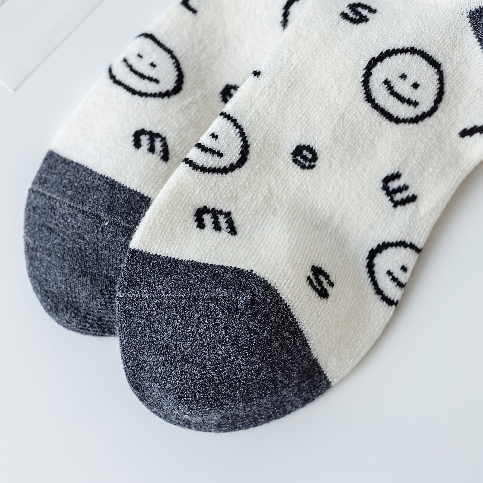 Smiling Face With 100 Tide Socks Women's Stockings & Hosiery