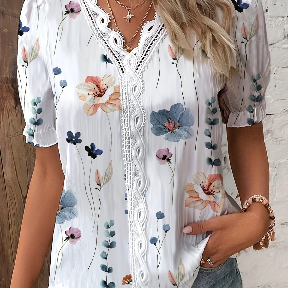  Floral Print Lace Panel Puff Sleeve V Neck Top