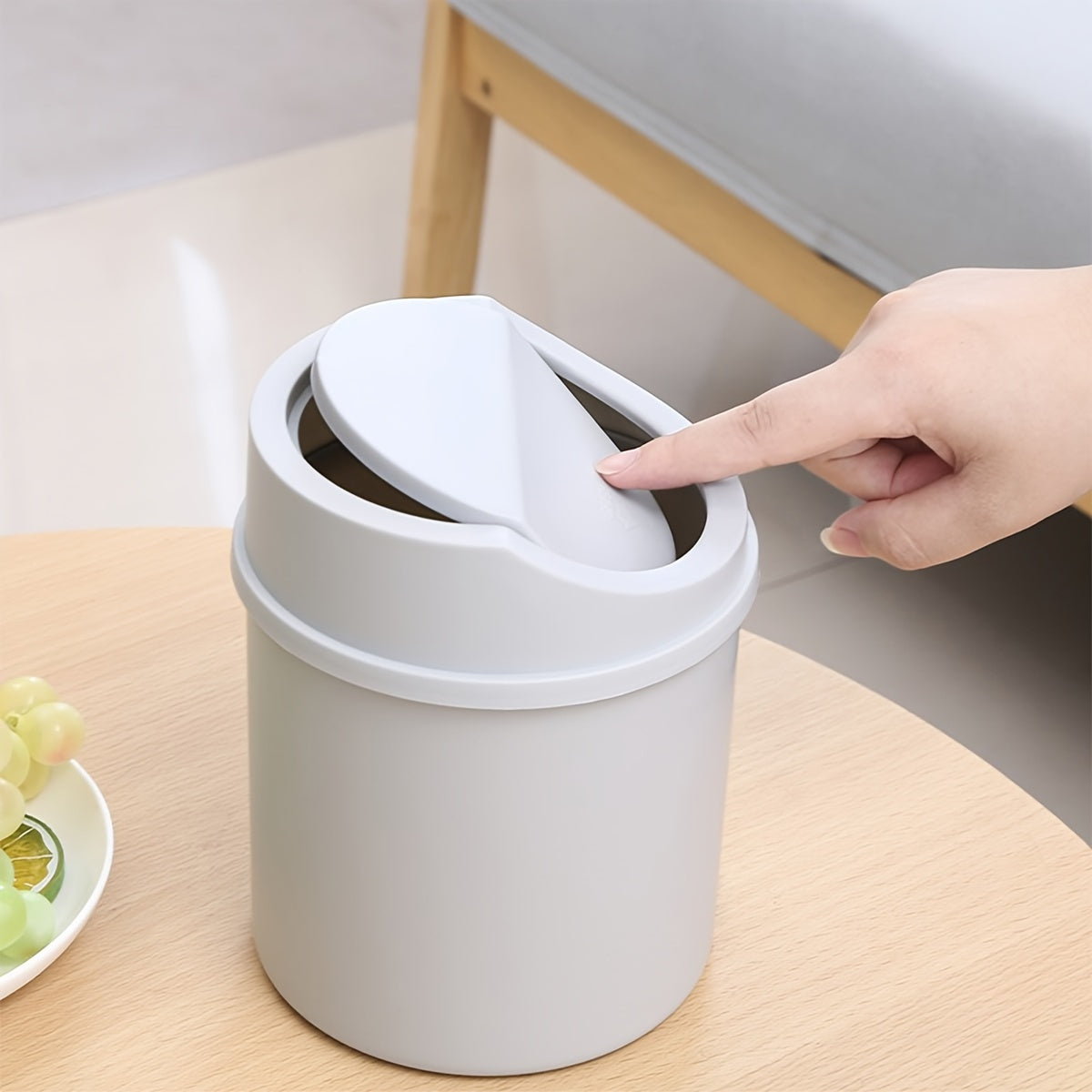 1pc Mini Trash Can with Lid for Living Room Table