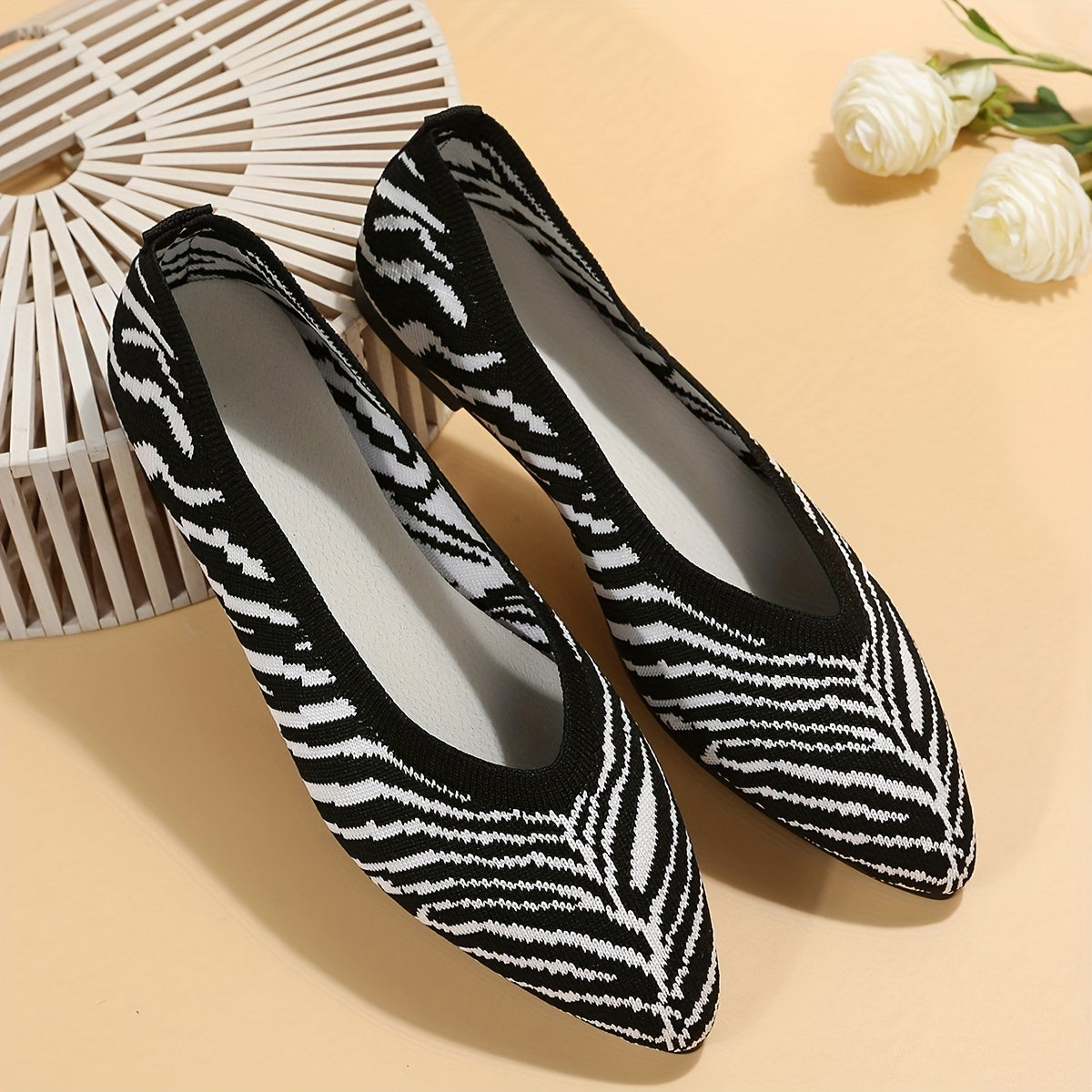 Striped Flat Shoes Lightweight Slip On Breathable Point Toe