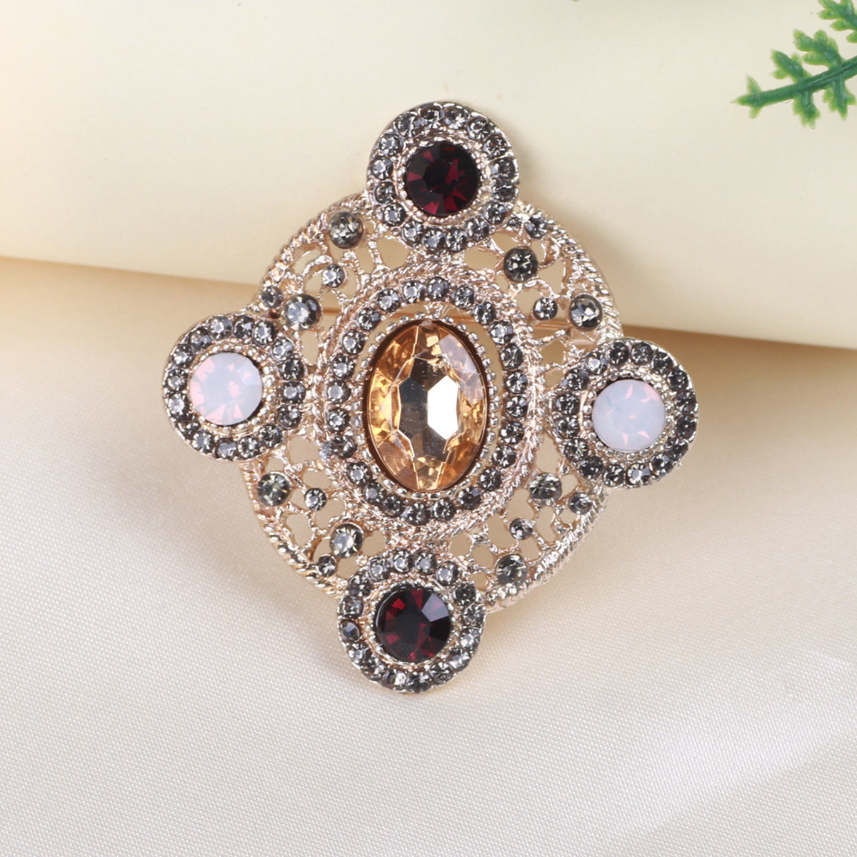 Locke Court Brooch Micro Inlaid Diamonds Pearl Flowers Brooch