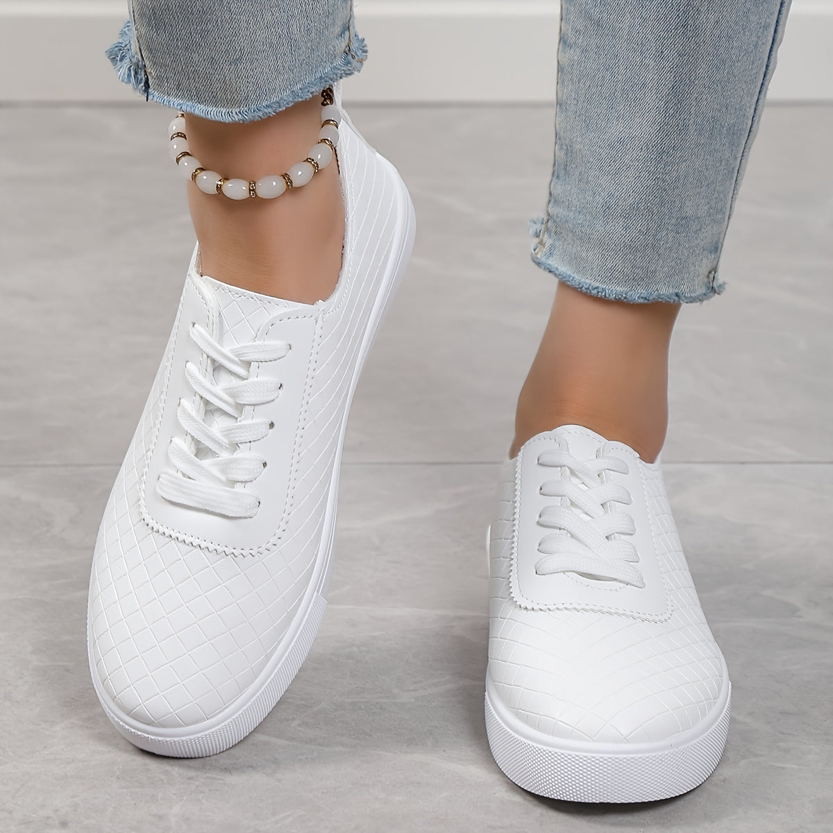 Women's Lace Up Sneakers Low Top Flat Skate Shoes Non Slip Student Shoes