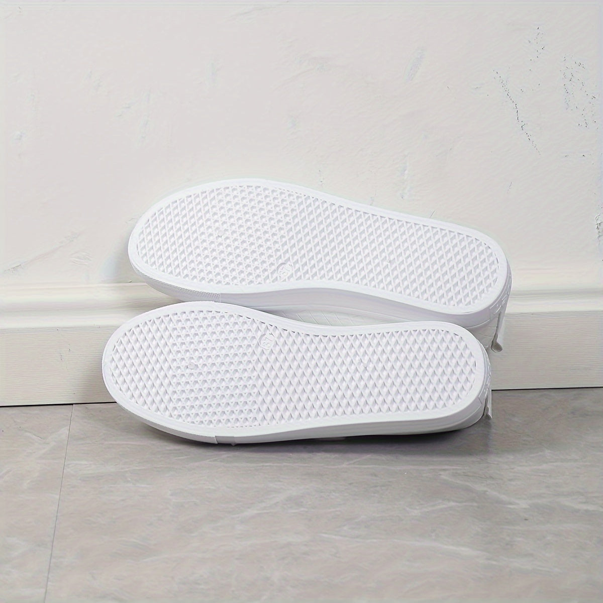 Women's Lace Up Sneakers Low Top Flat Skate Shoes Non Slip Student Shoes