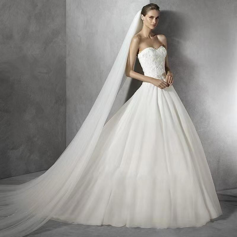 Long Cathedral Wedding Veil with Comb Soft Yarn Polyester Baroque Style