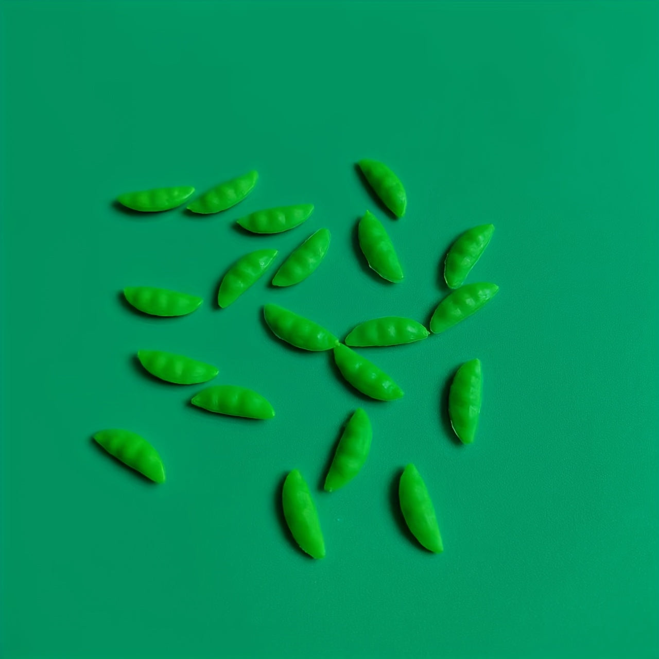 20pcs Mini Pea Pods Realistic Green Plastic Food Toys for Mini Kitchen Playset