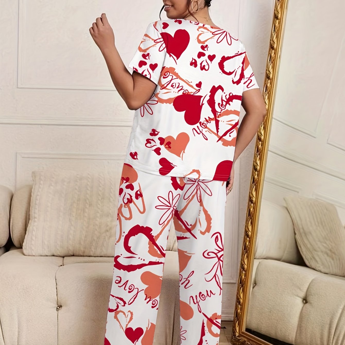  Graffiti Heart Print Pajama Set Short Sleeve Tee & Pants