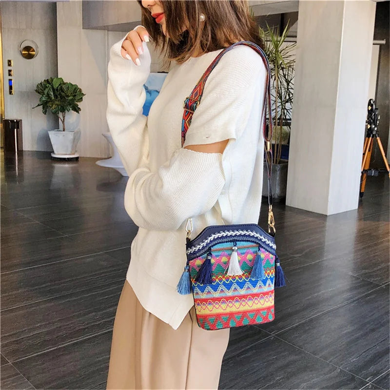 Hand Woven Crossbody Ethnic Straw Bags Women Handbag Retro Flap Rattan Straw Bea