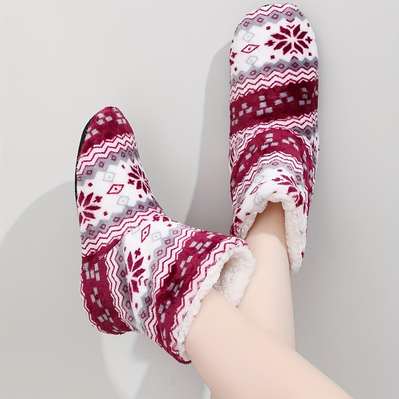 Snowflake Slipper Boots Christmas Warm & Cozy Plush Lined Indoor Fuzzy Shoes