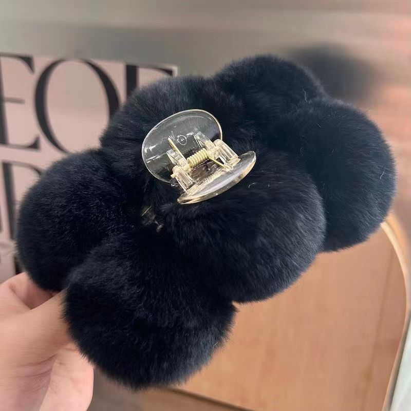 Fluffy Plush Hair Claw Clips Large Non Slip Hair Claw Clip Hairball For Girls