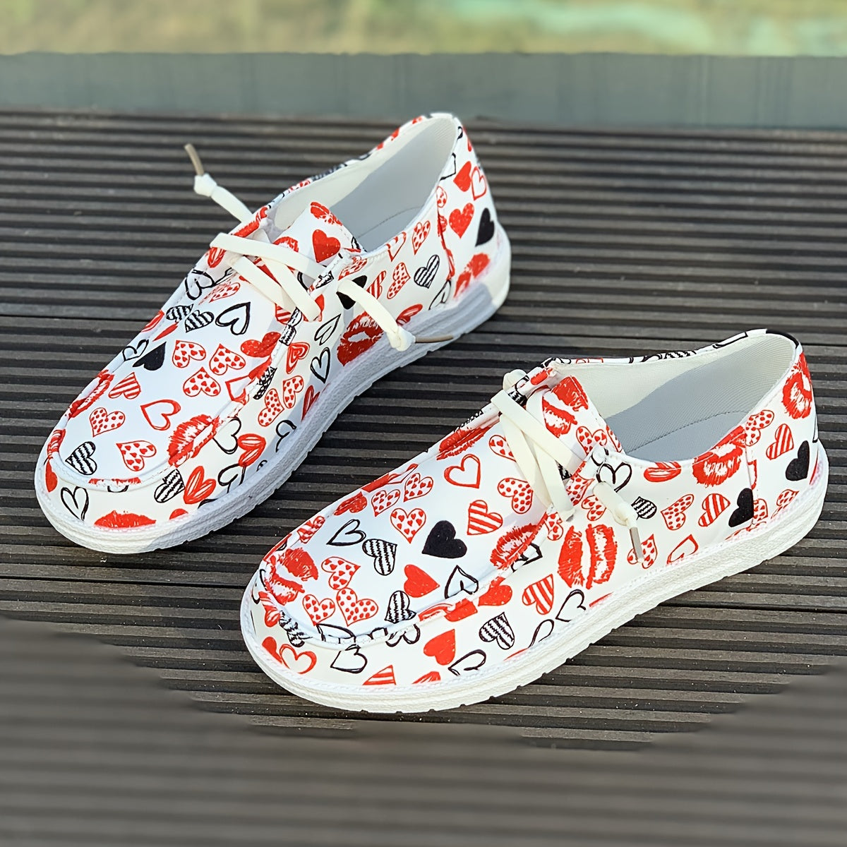 Heart Pattern Flat Lace-up Skate Shoes for Women