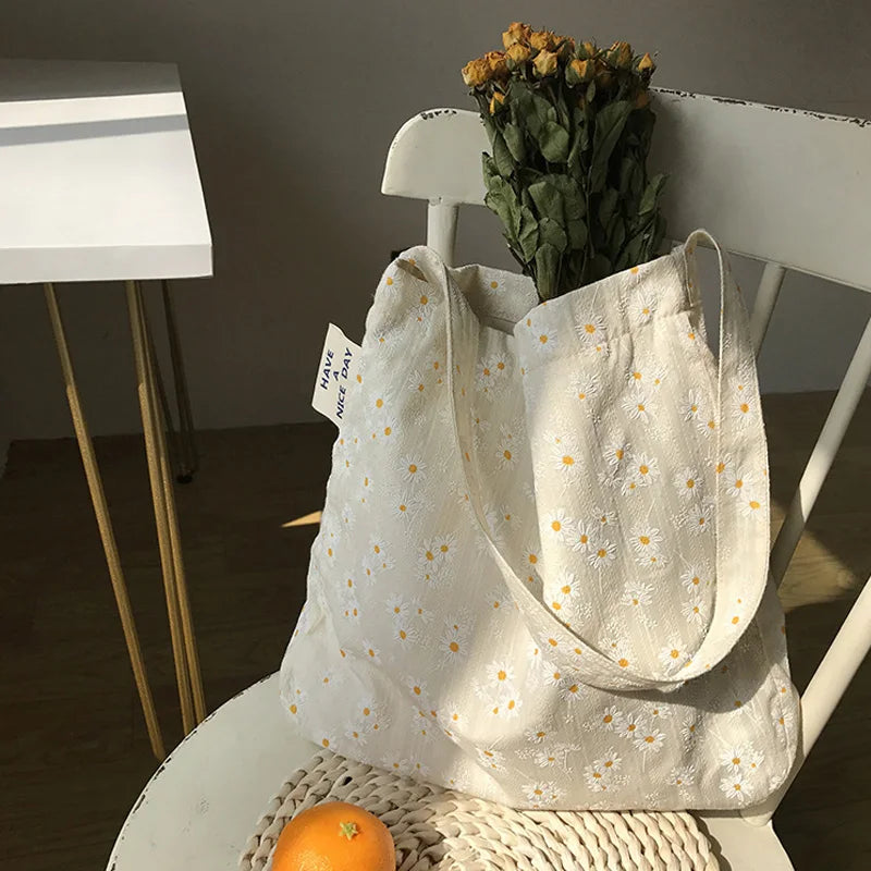 Casual Canvas Shoulder Bag with Large Capacity Embossed Daisy Handbag