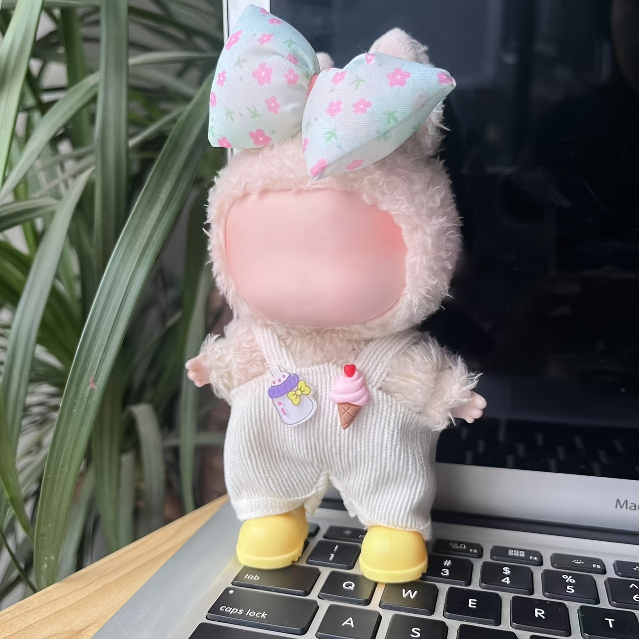Labubu Dolls Winter Outfit with Bow Mittens & Ice Cream