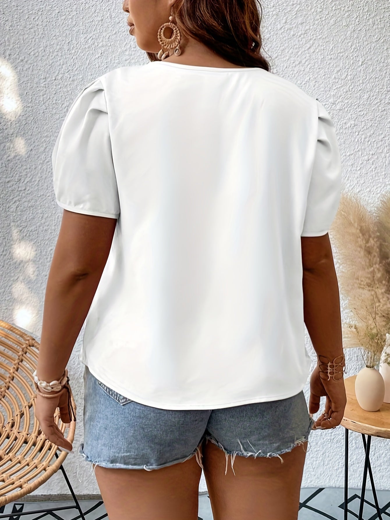  Lace Notch Neck Lantern Sleeve Top