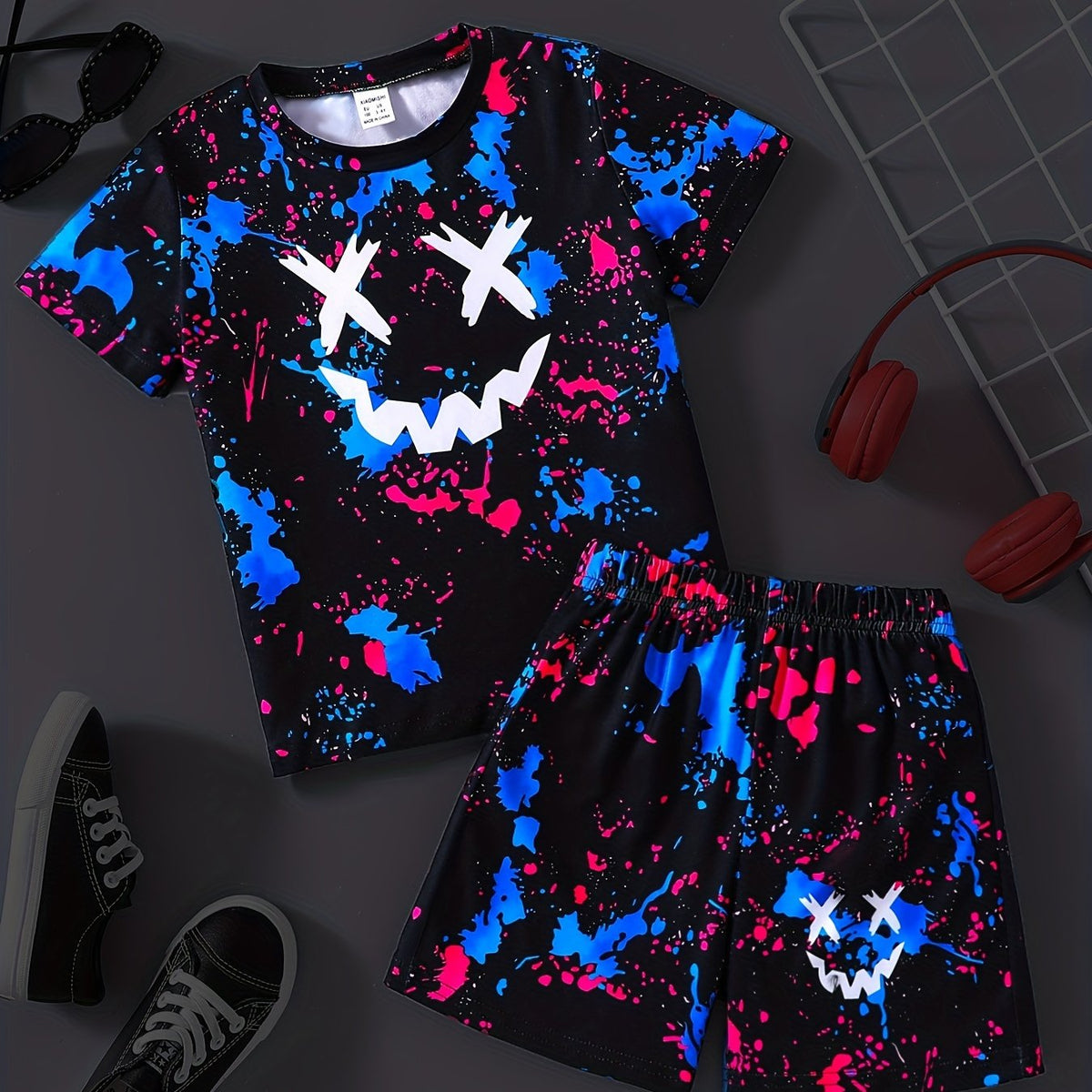 Boys Graffiti & Smile Face Print T-shirt & Shorts Set