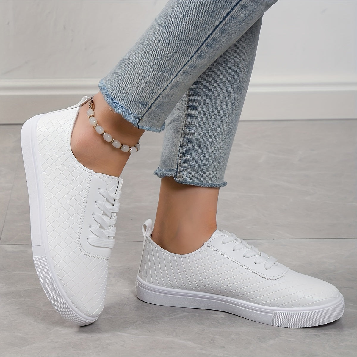 Women's Lace Up Sneakers Low Top Flat Skate Shoes Non Slip Student Shoes