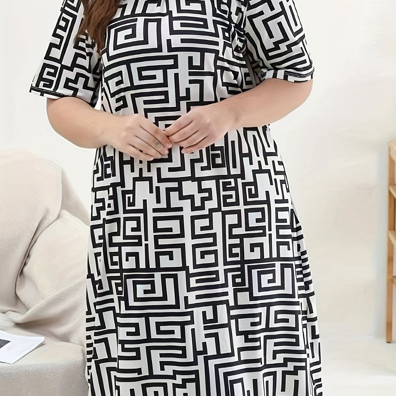  Greek Key Print V Neck Short Sleeve Nightdress