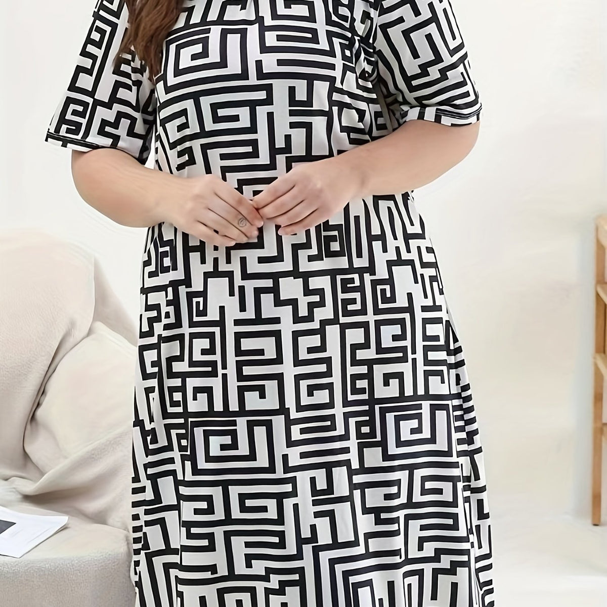  Greek Key Print V Neck Short Sleeve Nightdress
