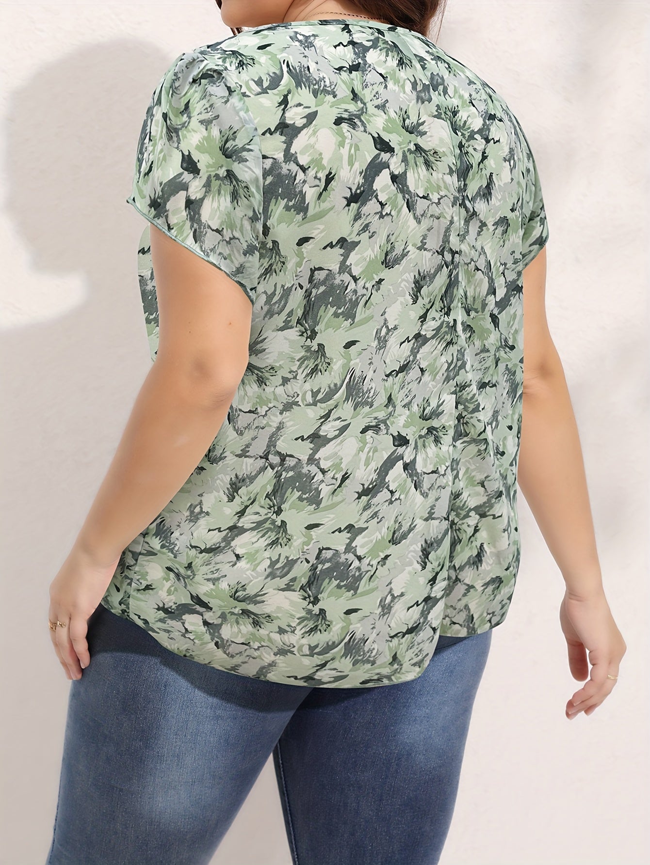  Women's Allover Print Ruched Short Sleeve Top