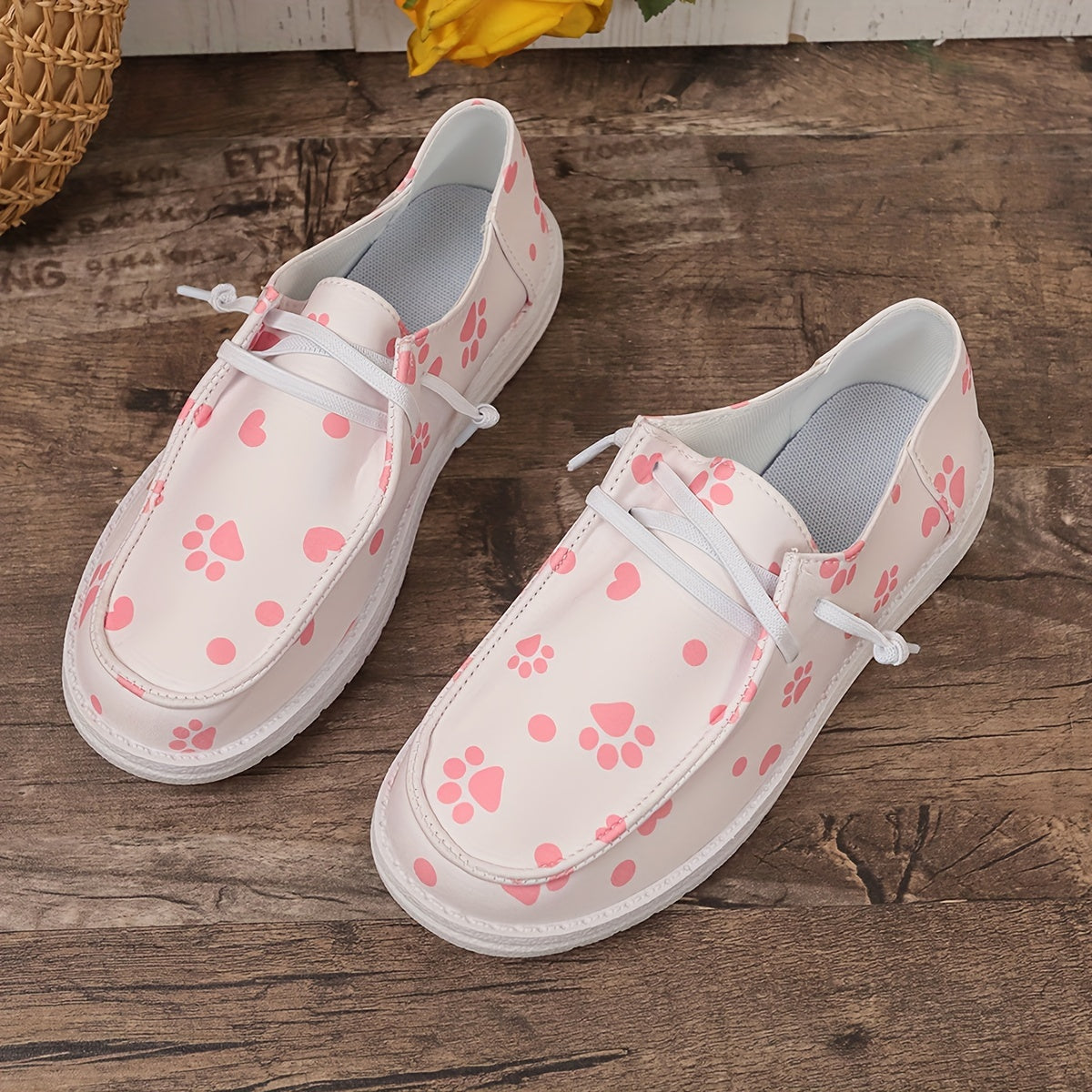 Cartoon Pattern Women's Skate Shoes - Hearts & Dog Paws