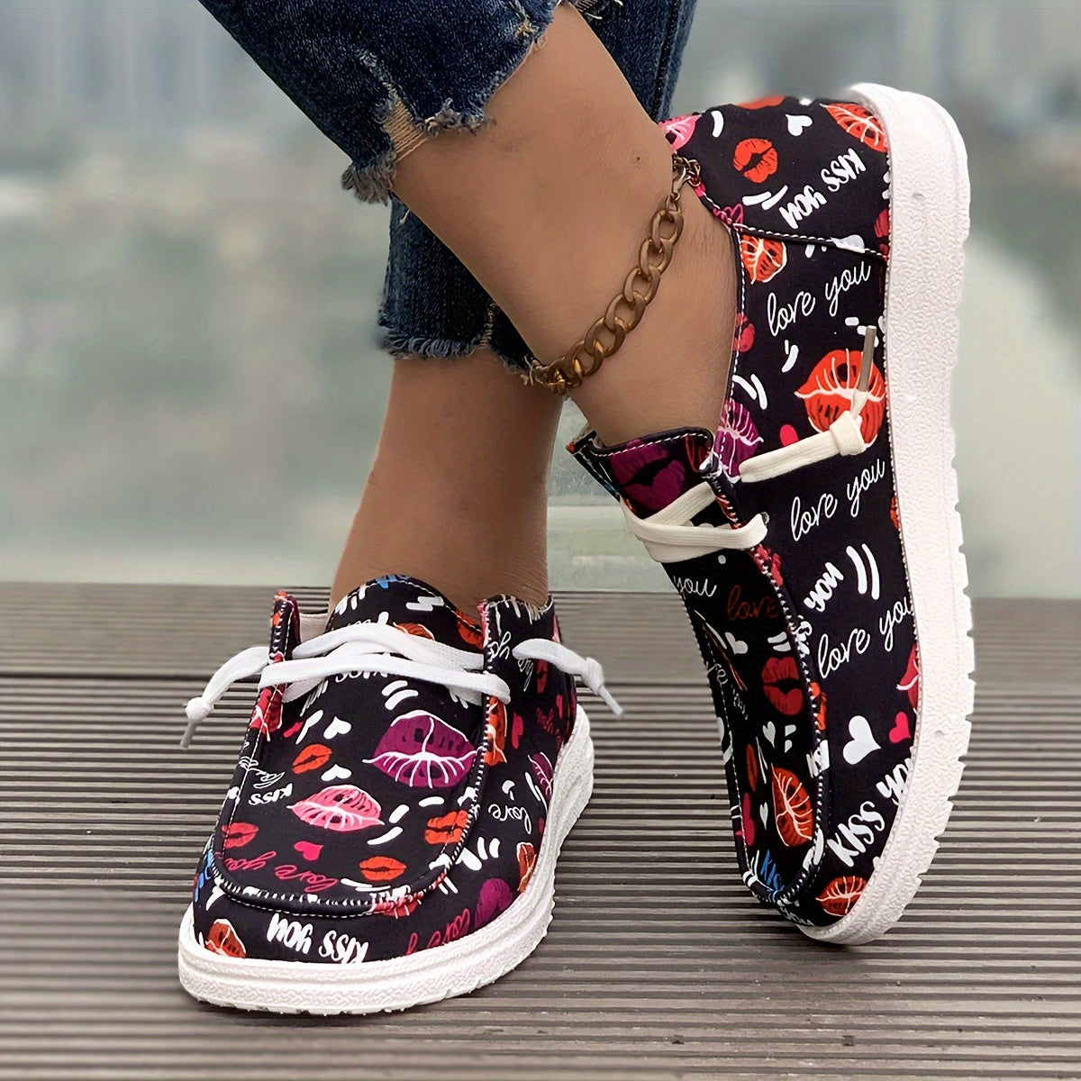 Women's Skate Shoes with Heart & Lips Pattern, Lace-up Canvas