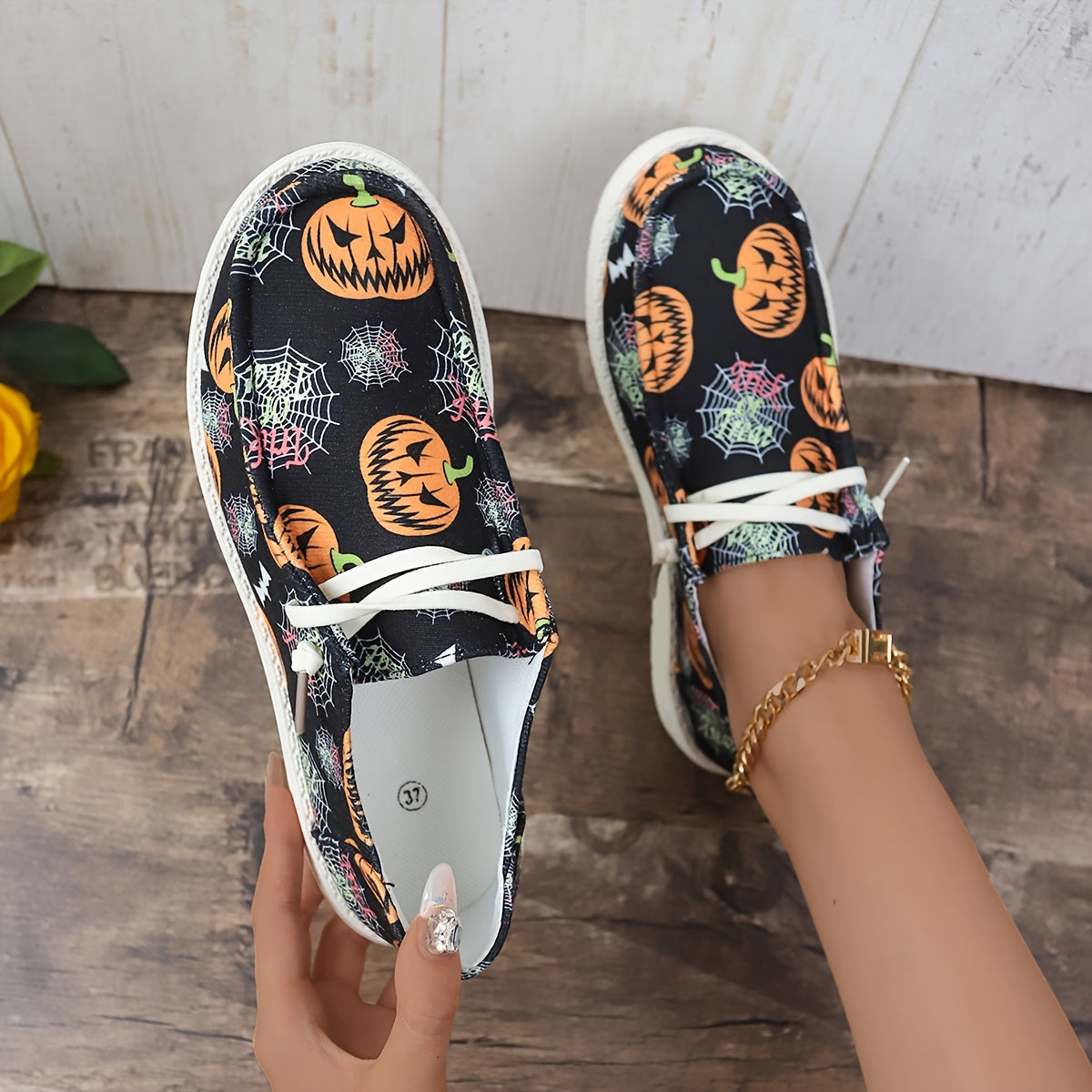 Women's Pumpkin Print Canvas Lace Up Sneakers Lightweight Outdoor Shoes