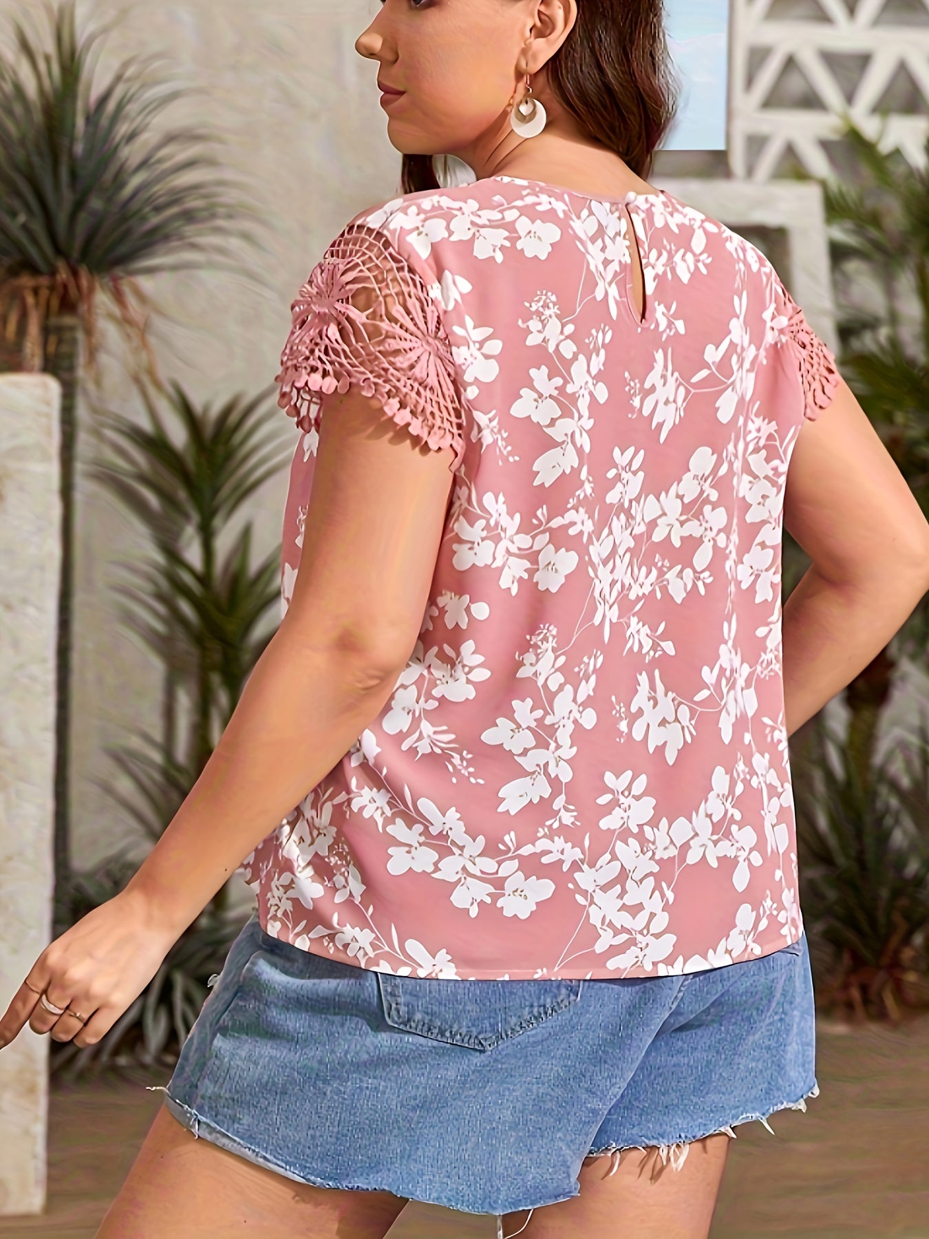  Lace Cap Sleeve Round Neck Cut Out Top