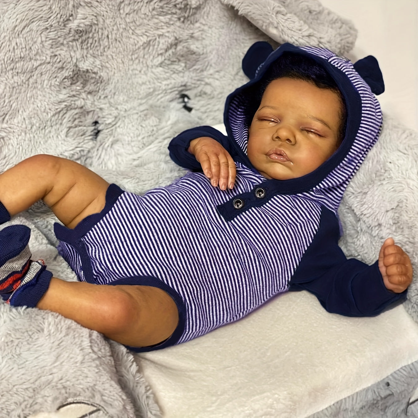 Realistic Reborn Baby Doll Soft Cloth Body Implanted Hair Socks Paci