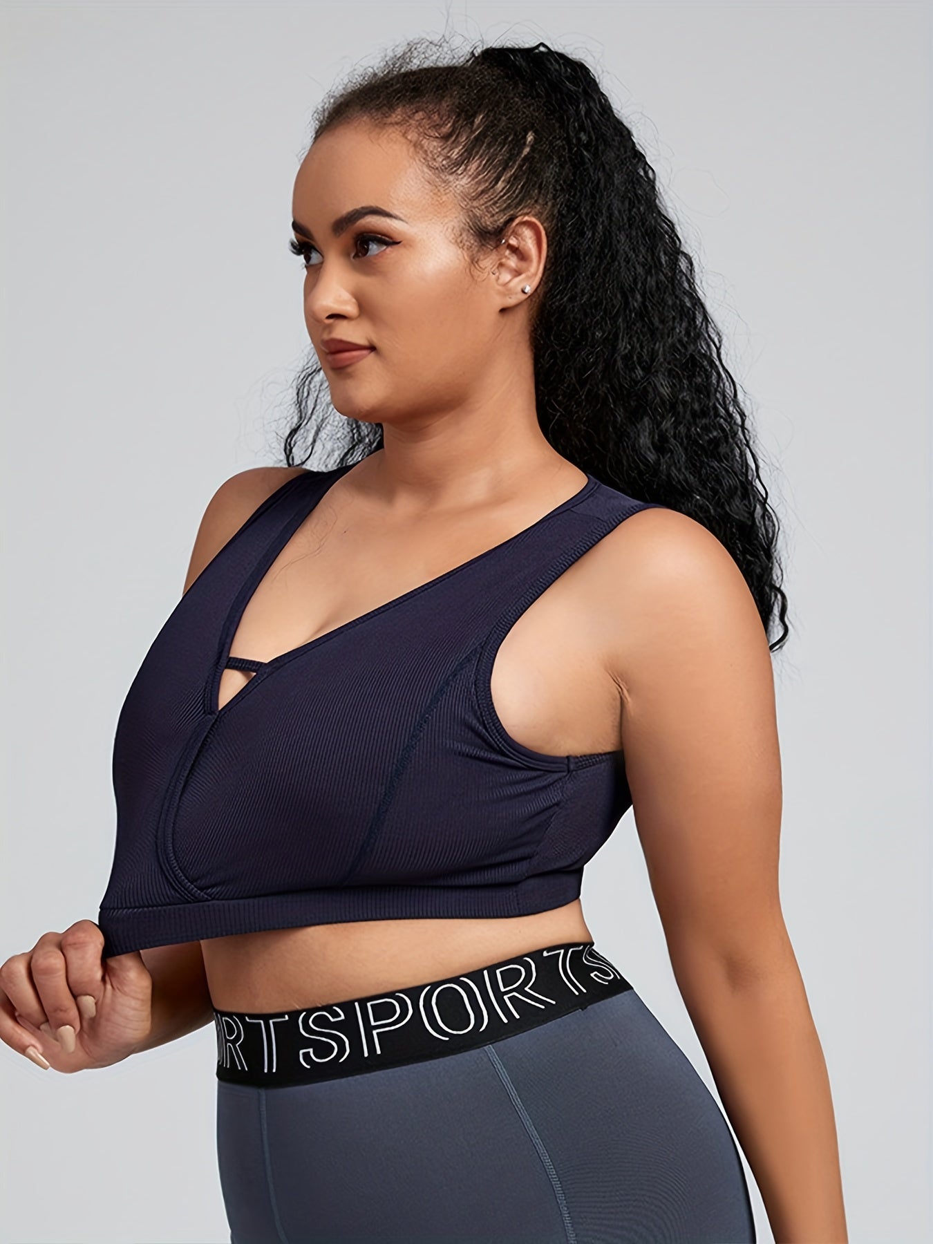  Sports Bra Ribbed Piping V Neck Medium Stretch Bra