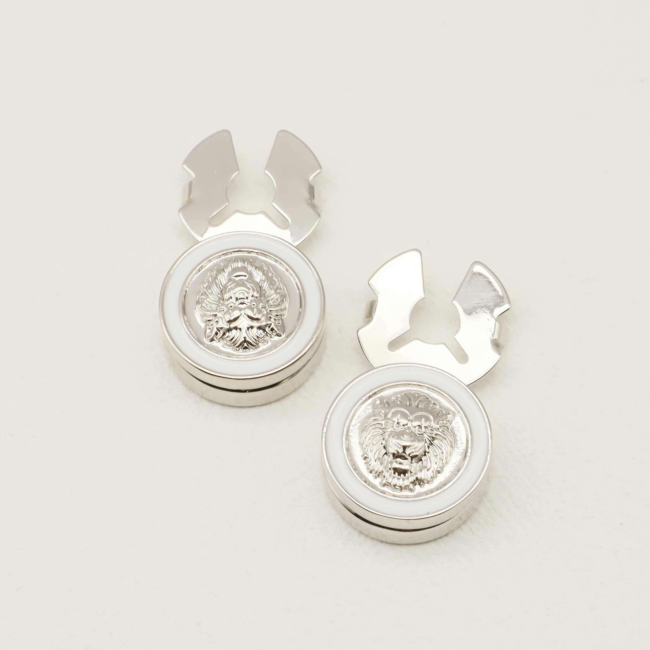 2 Packs of Lion Head Button Buckles for Fashionable Accessories