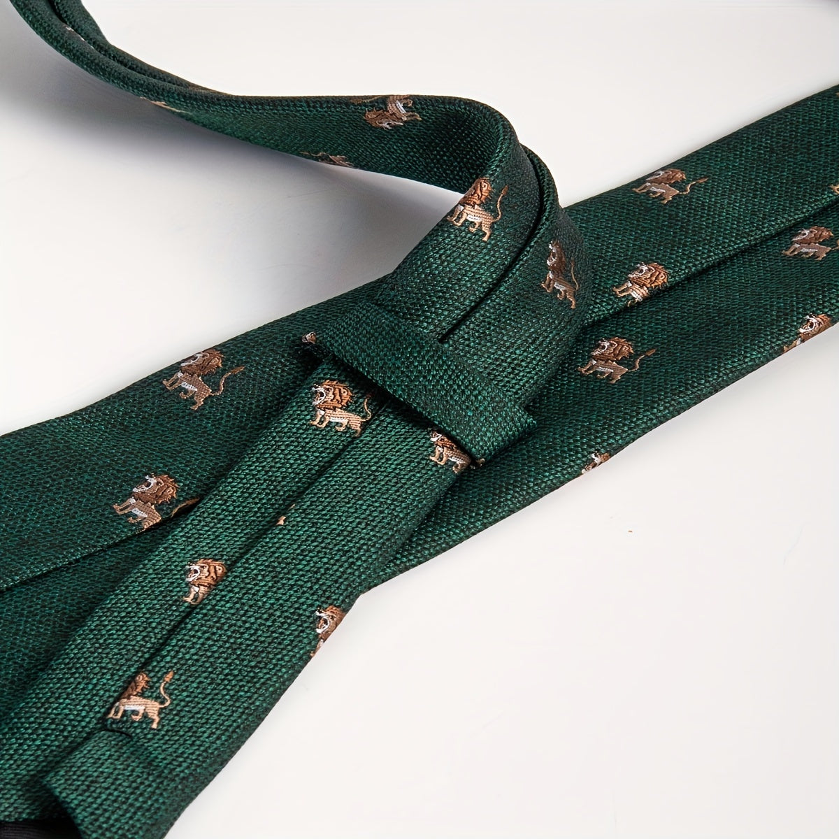 Men's Small Lion Pointed Neck Collar With Bow Tie