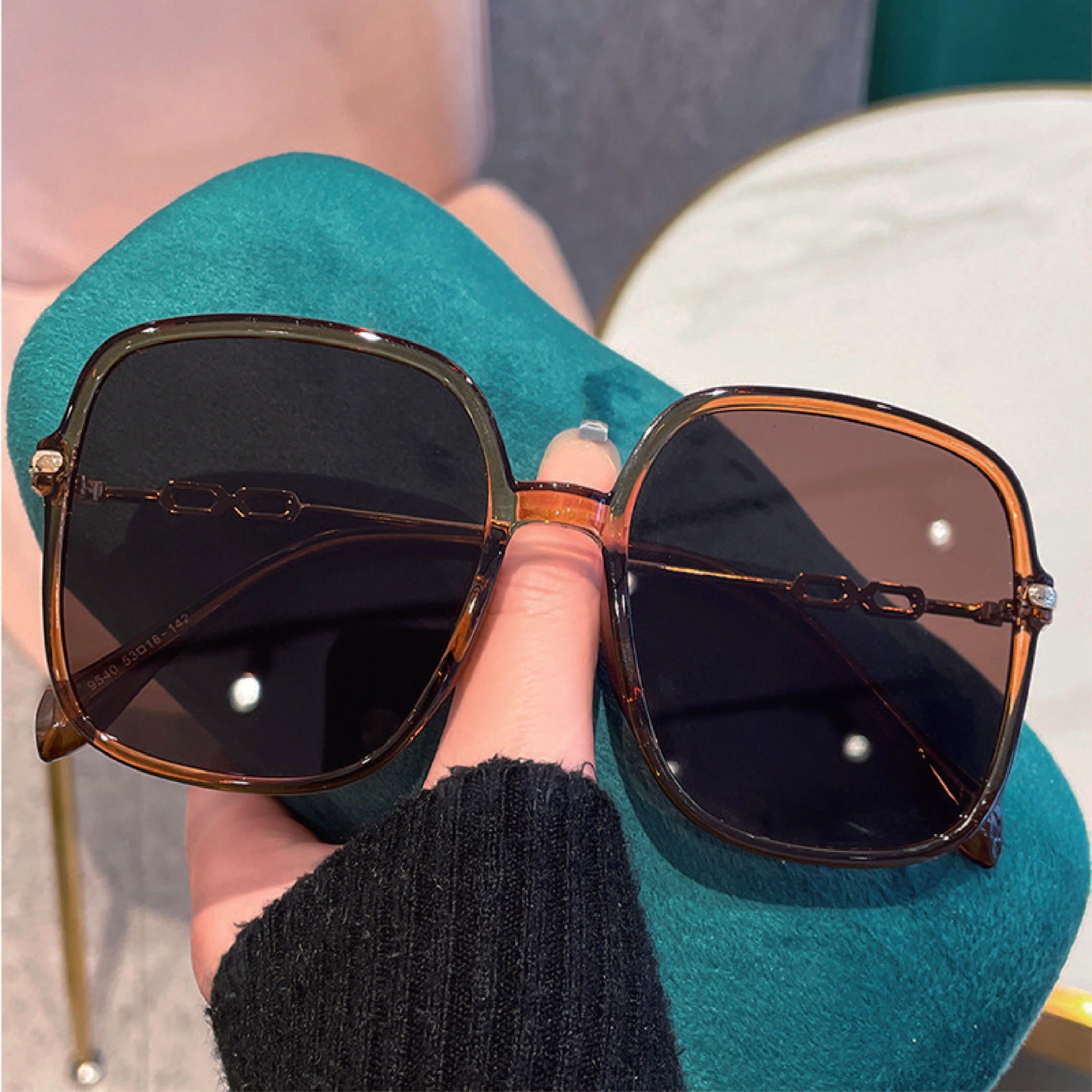 Oversized Square Frame Sunglasses Gradient Chain Temple UV400