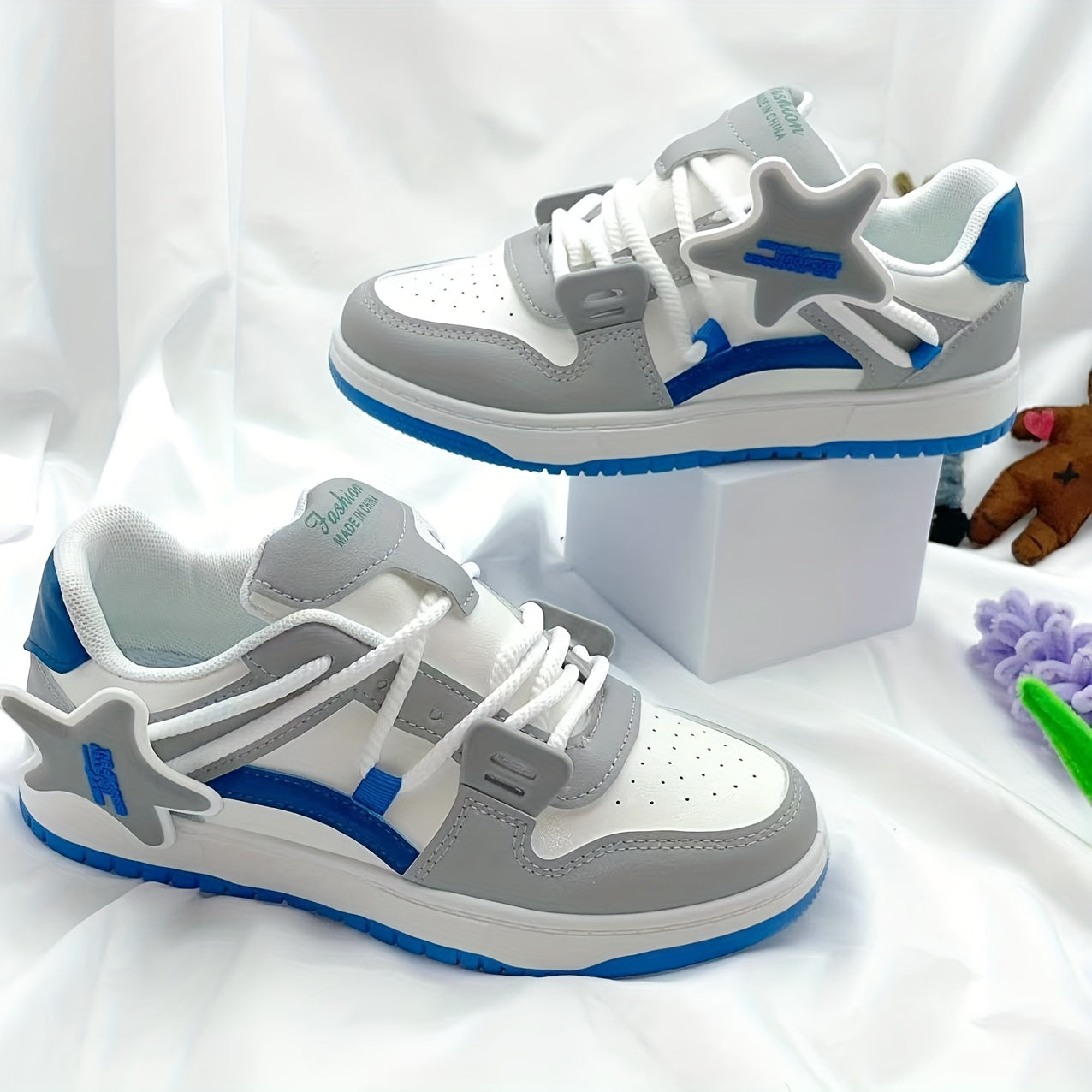 Women's Star Patched Lace up Skate Shoes Low Top Casual Sneakers