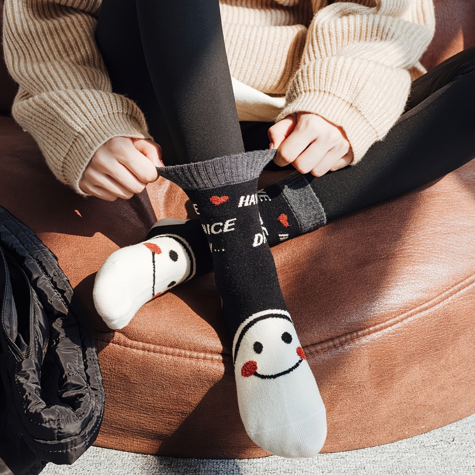 Smiling Face With 100 Tide Socks Women's Stockings & Hosiery