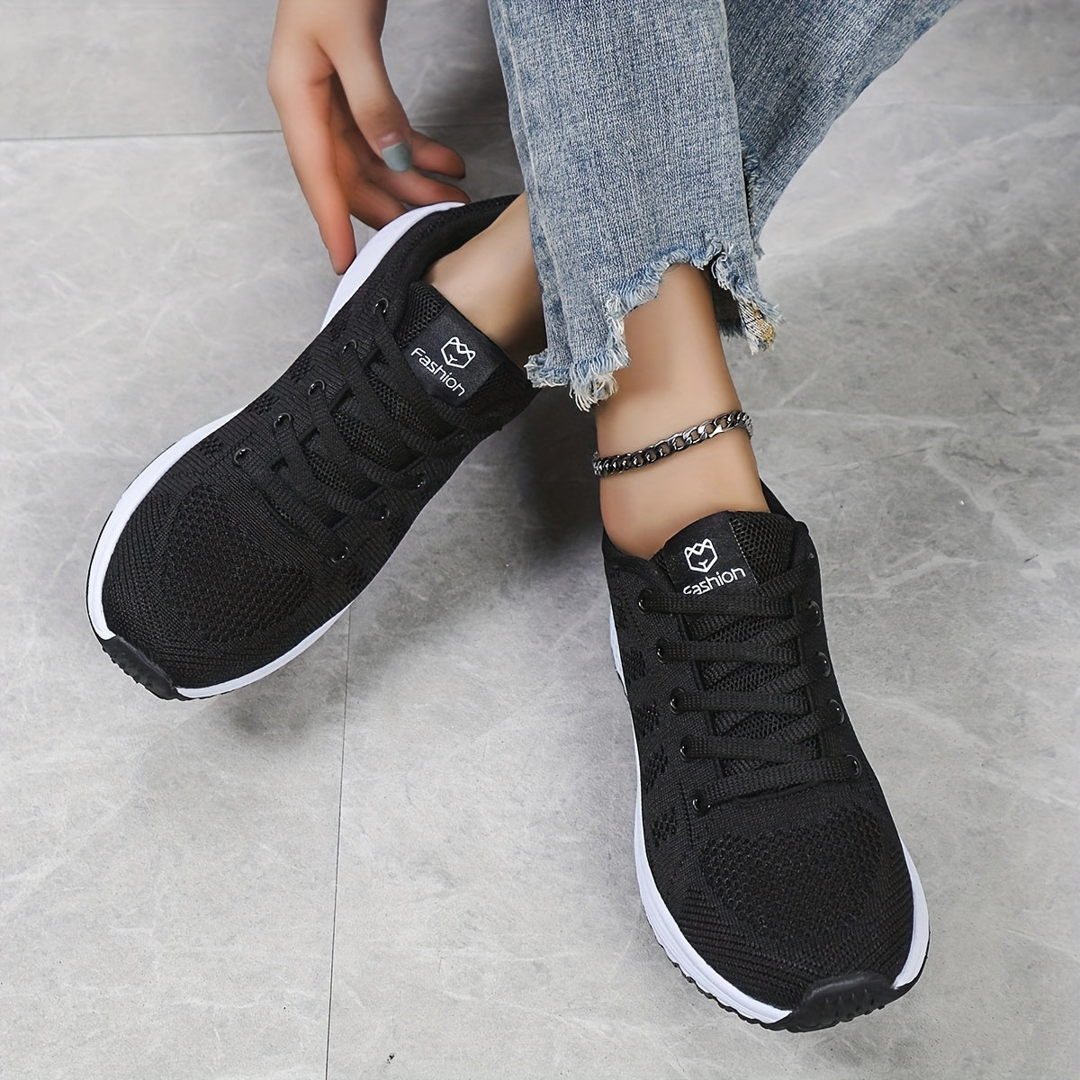 Women's Breathable Low Top Running Shoes Light And Comfortable