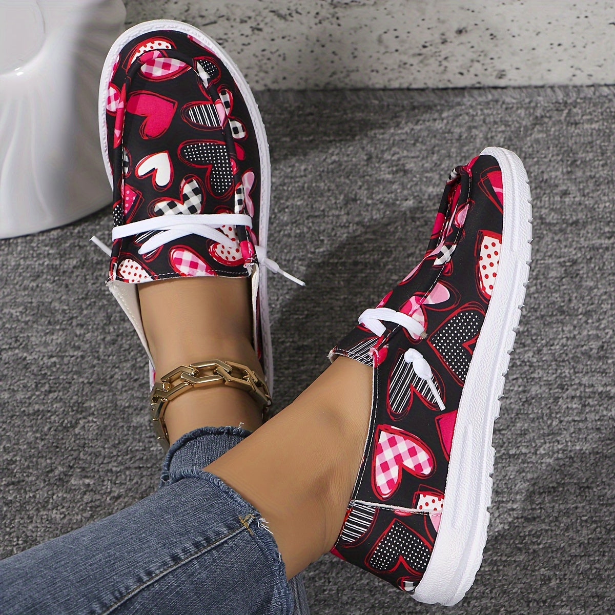 Love Heart Pattern Flat Shoes Women's Casual Lightweight Walking Shoes